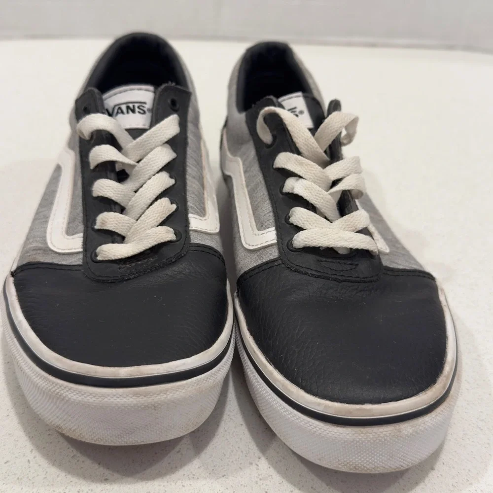 Vans Ward Low-Top Sneakers Skate Shoes Casual Gray Black Youth‎ Size 6
